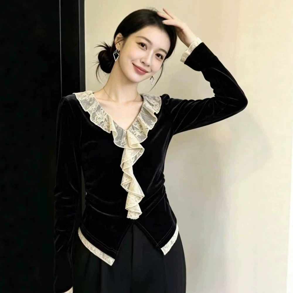 早秋新款韩系丝绒小衫 蕾丝木耳边V领喇叭袖收腰显瘦内搭上衣女