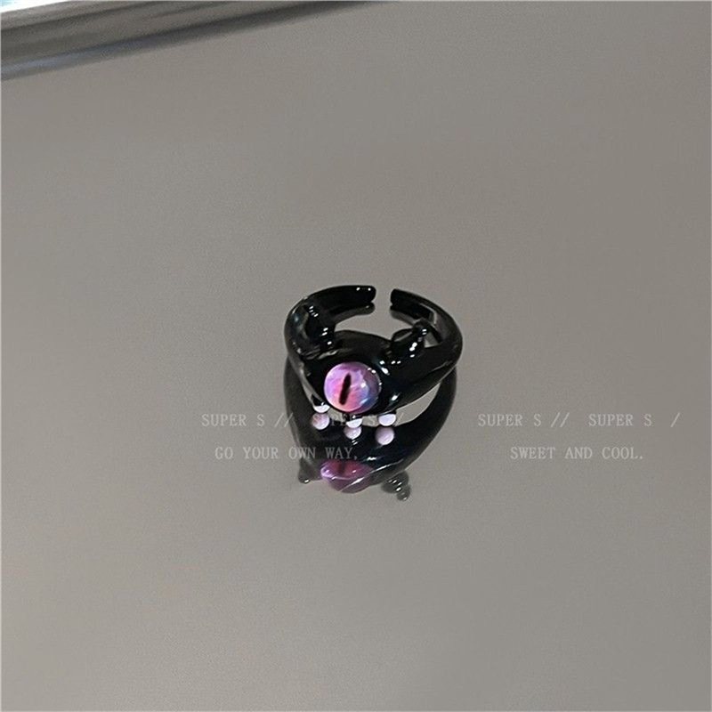 No. 2 Triangle Ring (Black)