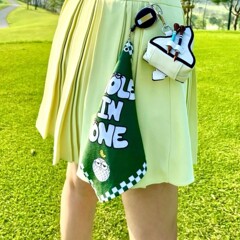 ゴルフのボール拭きタオルのボールを掛けてベルトを掛けます。