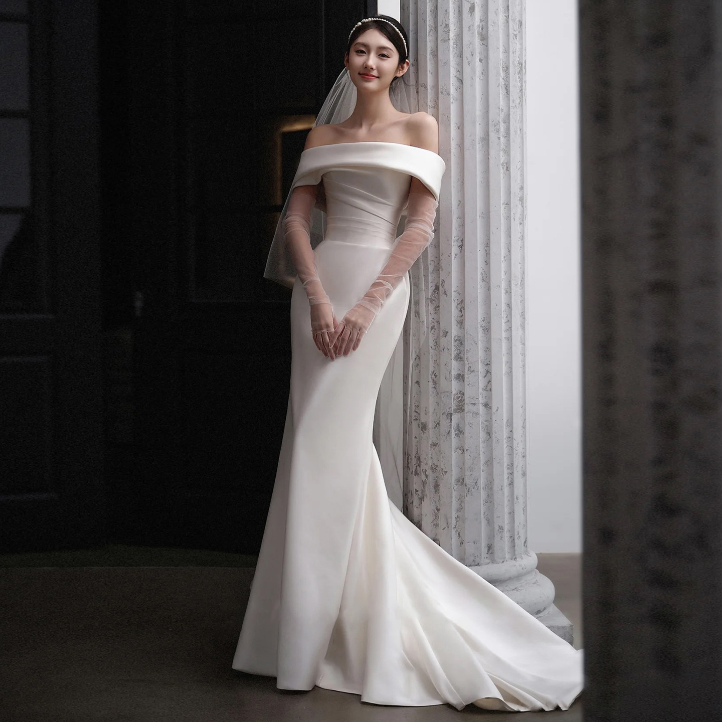 Elegant Satin Mermaid Wedding Dress With Off-Shoulder Neckline & Detachable Train – Timeless Bridal Gown For Modern Brides_voghion.com