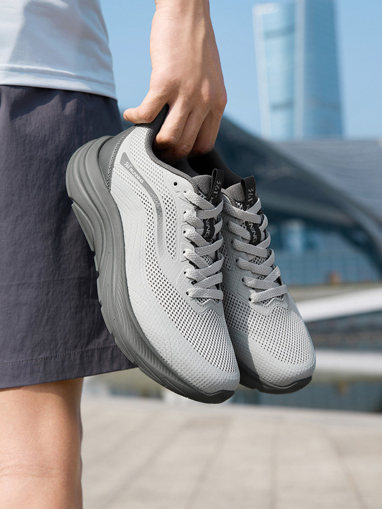 Fashionable lightweight breathable shock-absorbing running sneakers…