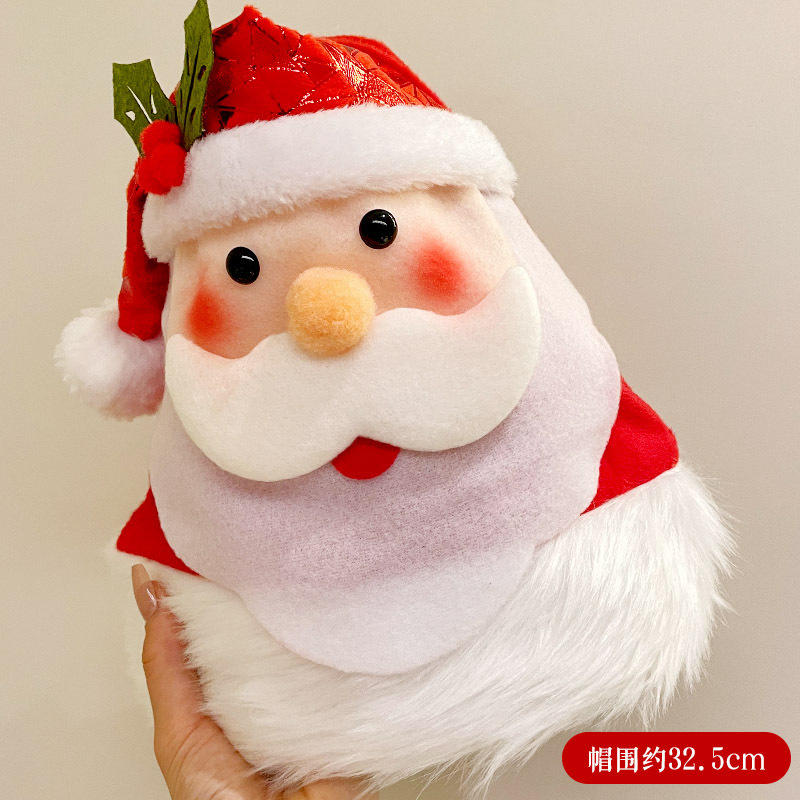 크리스마스 모자를 쓴 털이 많은 수염난 노인