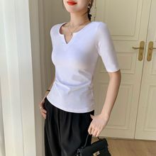 白色V领中袖T恤女纯棉内搭2024春秋新款修身显瘦五分袖打底上衣