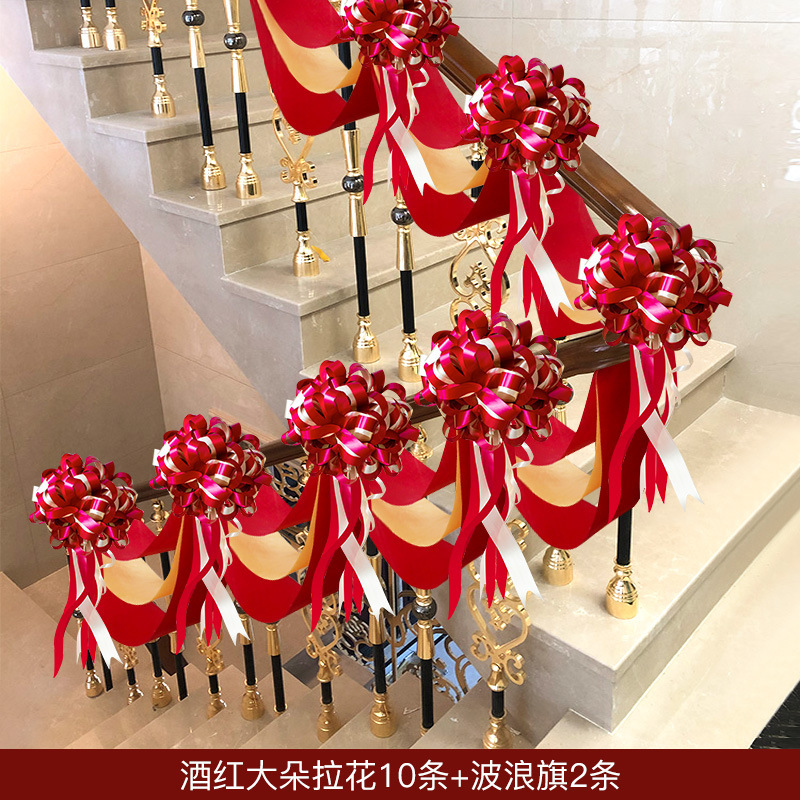階段の手すりは男性の結婚式の装飾セットのアイデアを飾っています。|undefined
