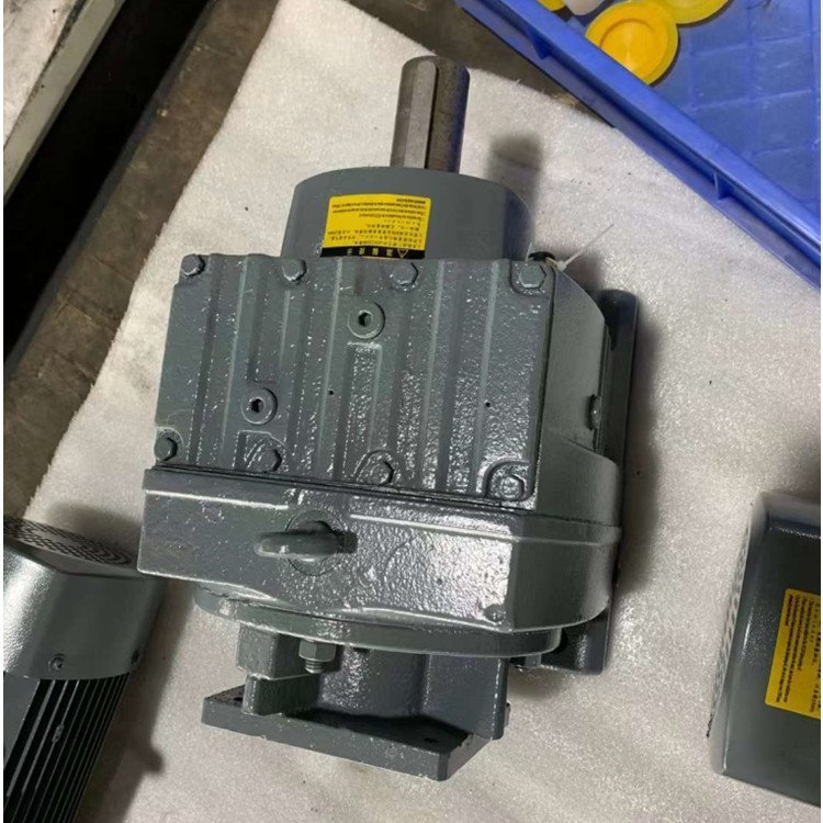 RT47-Y0.37-76.23M1-0 直角减速机 KW187R107锥齿减速机