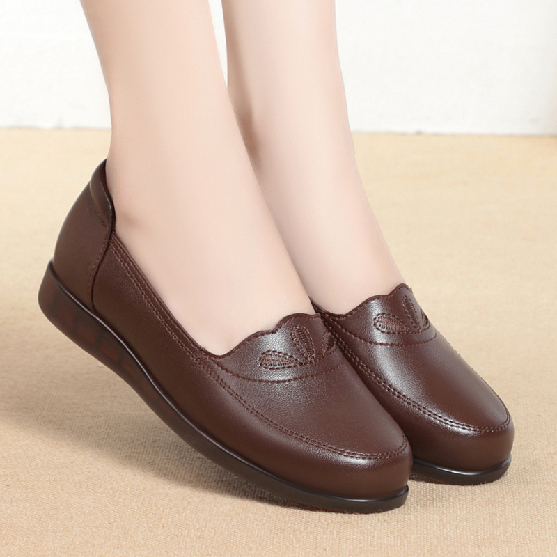 Spring and Autumn Genuine Leather Beef Sole Soft Sole Shoes for Middle-aged and Elderly Moms Middle-aged Single-layer Shoes Flat Shoes for Mothers Women's Shoes for Elderly Spring and Autumn Genuine Leather Beef Sole Soft Sole Shoes for Middle-aged and Elderly Moms Middle-aged Single-layer Shoes Flat Shoes for Mothers Women's Shoes for Elderly