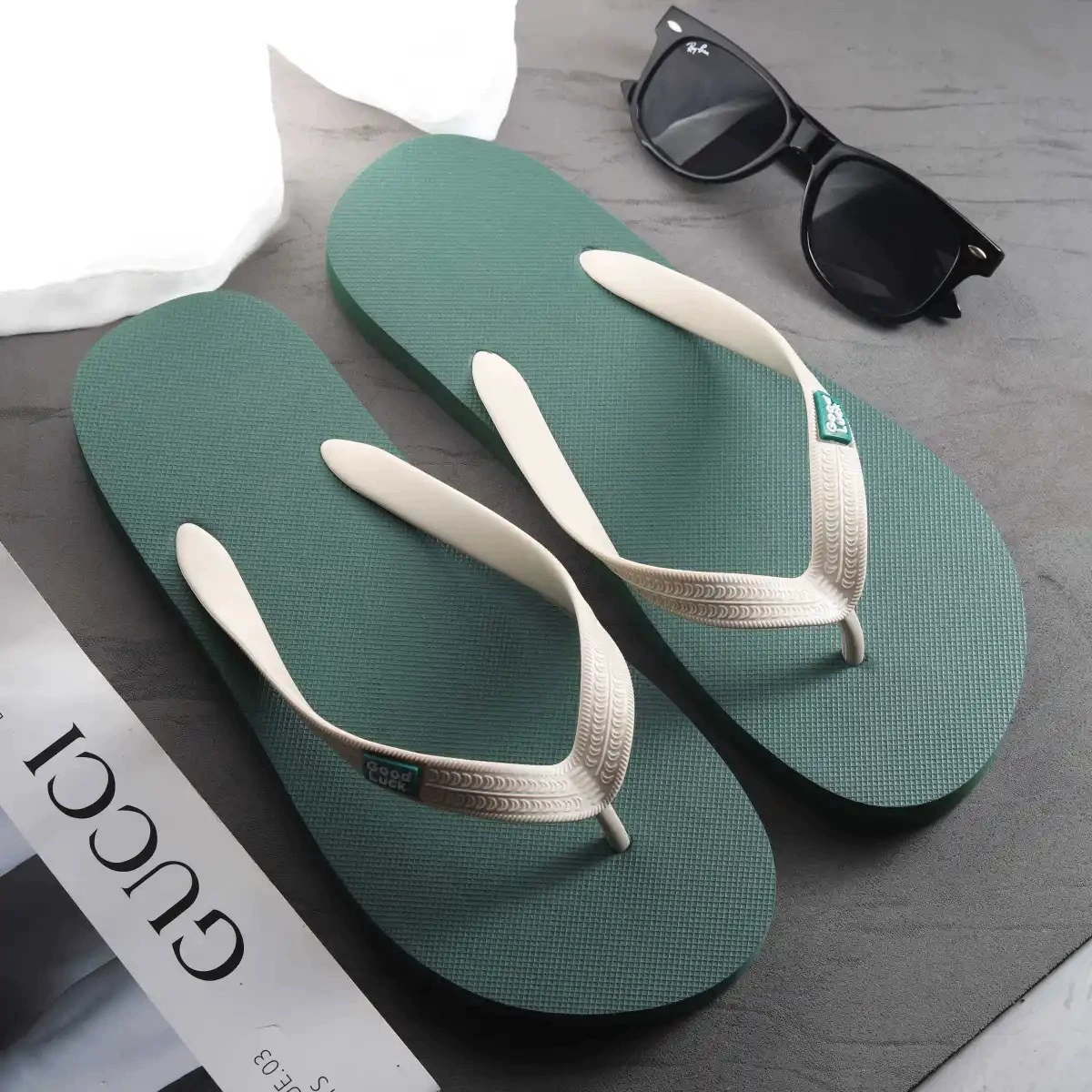 2024 Трансграничные Одна бесплатная доставка летом новые конфеты цвета мужские шлепанцы повседневные пляжные противоскользящие холодные тапочки