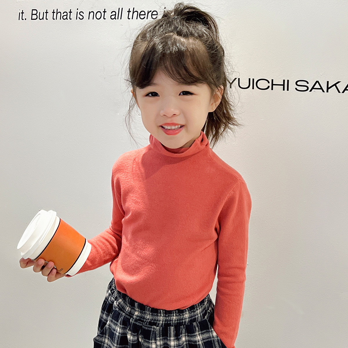 Suéteres infantiles al por mayor, prendas de punto para niñas, ropa infantil para otoño e invierno, camiseta de cuello alto de imitación de cachemira, cálida y bonita para niños pequeños.