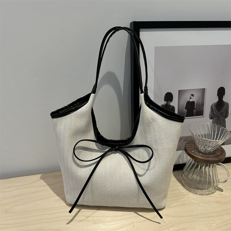 Capacious shoulder bag, one-shoulder bag with bow, western style