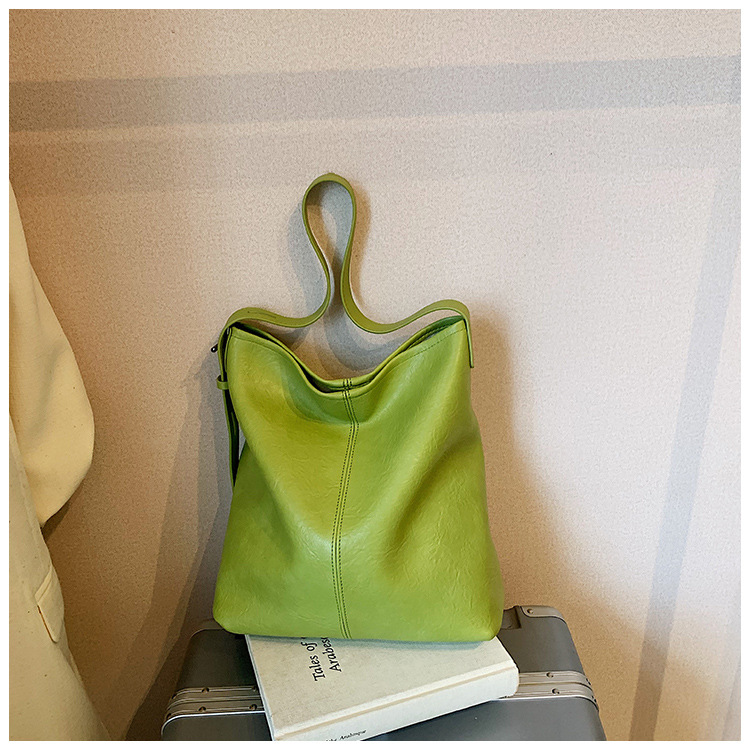 Korean style, retro, large-capacity tote bag for women, new summer 2025, versatile, fashionable, simple and solid color crossbody bag undefined