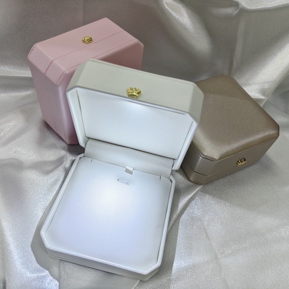 LED珠宝首饰包装盒皮戒指盒项链吊坠盒手镯盒饰品礼盒包装盒子