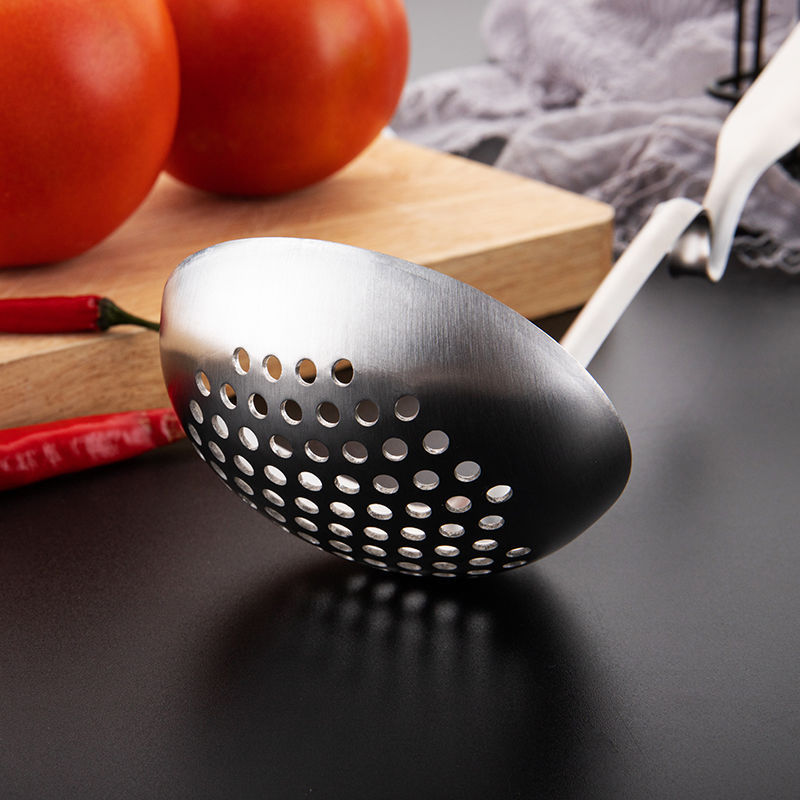 Factory direct sales stainless steel wall-mounted household spoon kitchen utensil set thickened can hang hot pot oil filter soup spoon colander