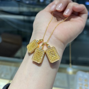 18K Gold Square Pendant Au750 Colored Gold Diamond Fortune Square Pendant Exquisite Versatile Clavicle Chain Water Shell Gold