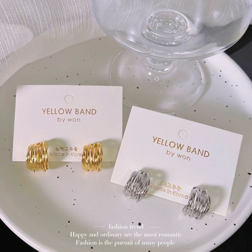 Niche C-shaped multi-layer twisted metal earrings for women, 925 silver needle punched, versatile cool style earrings with a sense of elegance.