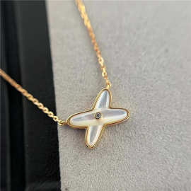 高版本V金尚美交叉天然白贝母项链女X型字母吊坠锁骨厂家批发直播