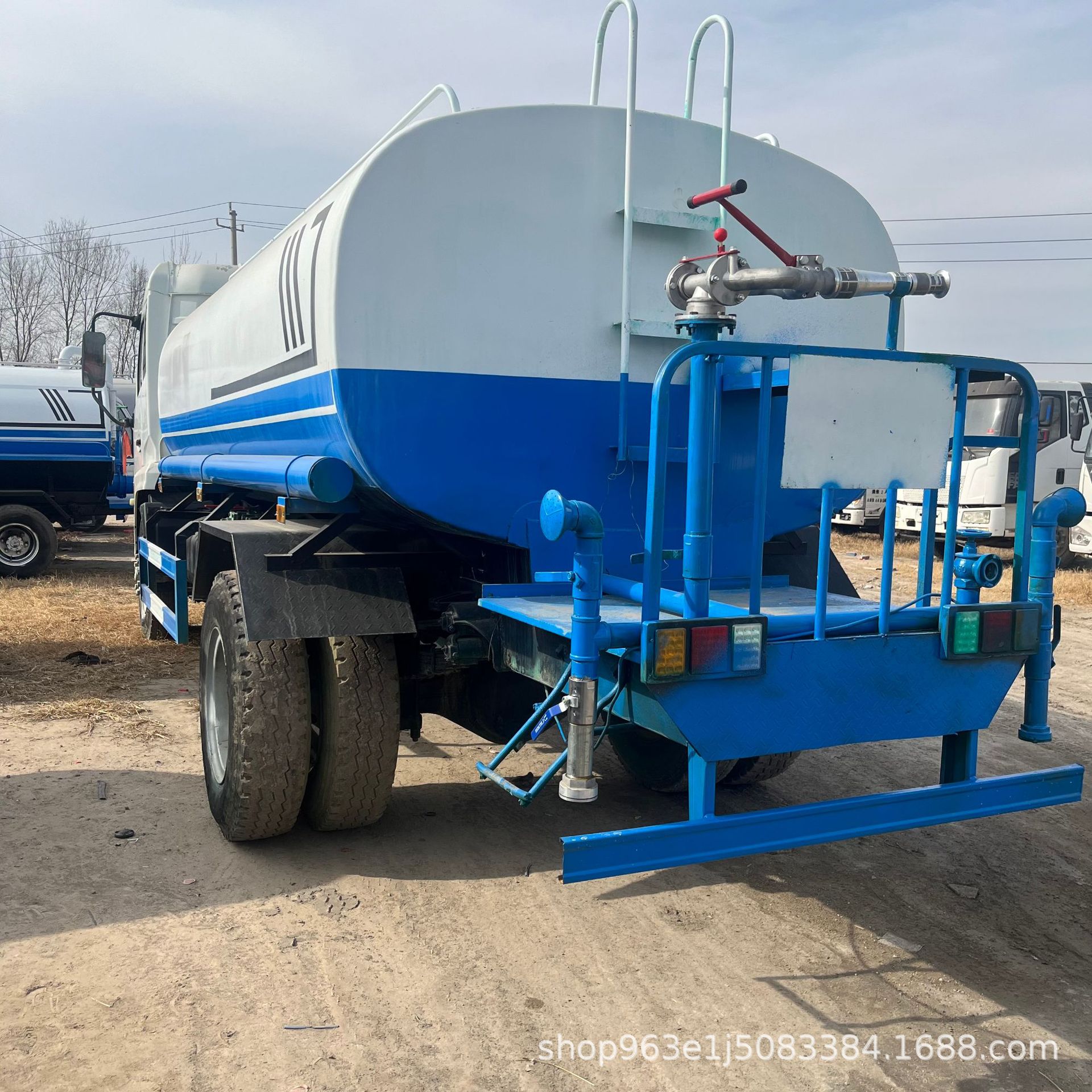 Export Front-Mounted Electronic Gun Dongfeng Sprinkler Dust Suppressor Truck Construction Site Diesel Sprinkler Truck Landscaping Road Spray