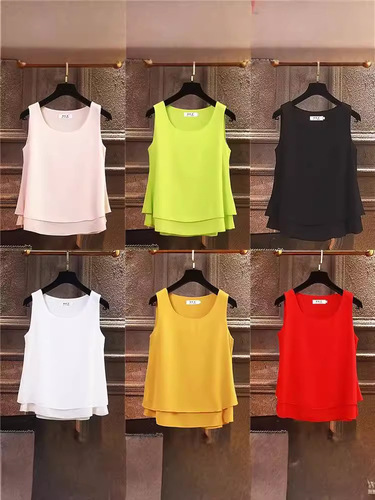 Round collar with loose suspenders and small vest. Spring and summer large size women's chiffon shirt. Sleeveless top. Underlining shirt. Wear outside.