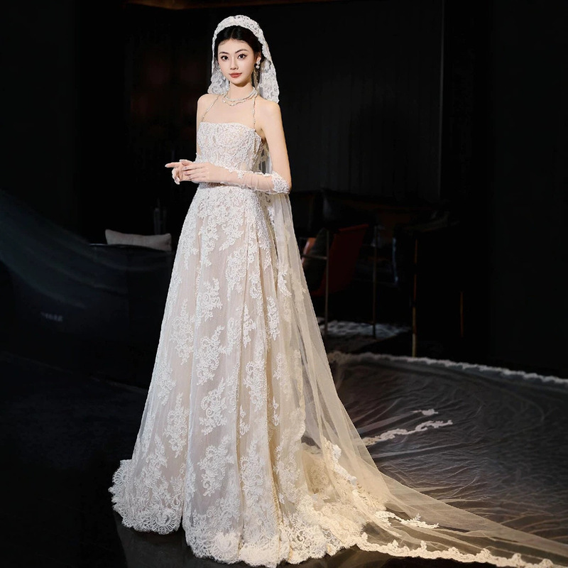 French-Style Light Wedding Dress with Vintage Lace, High-End Strapless Design, Forest-Themed, Elegant Small Train, and Reception Gown French-Style Light Wedding Dress with Vintage Lace, High-End Strapless Design, Forest-Themed, Elegant Small Train, and Reception Gown