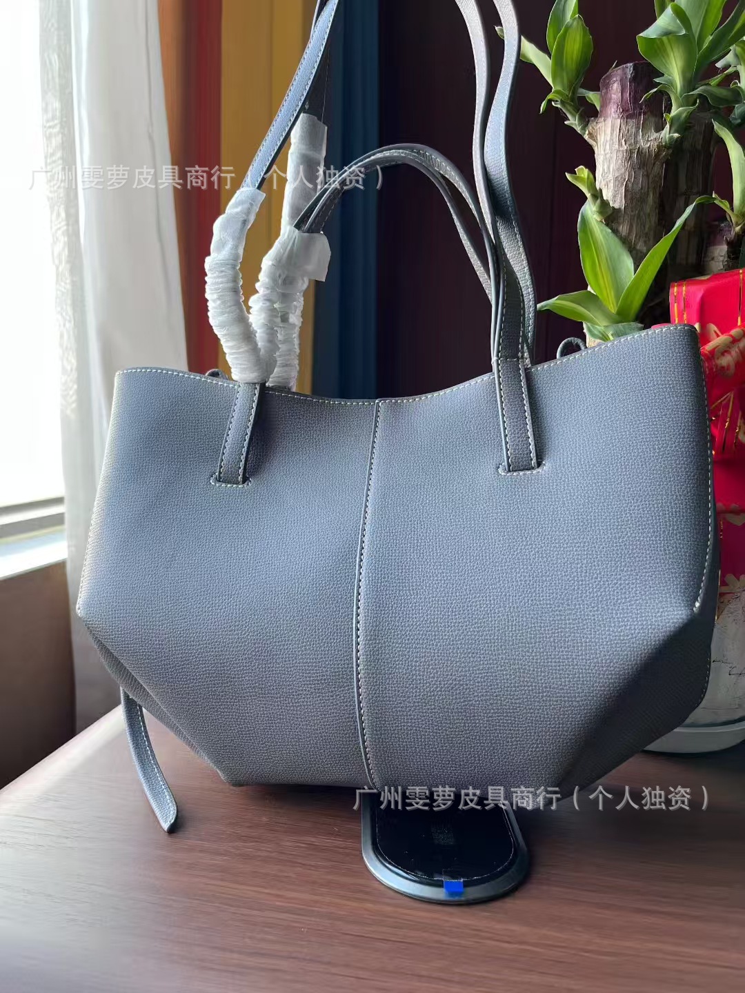 25新型ポレントートバッグ、ファッショナブルなハンドバッグ、高品質本革、大容量、レトロなウィングバッグ