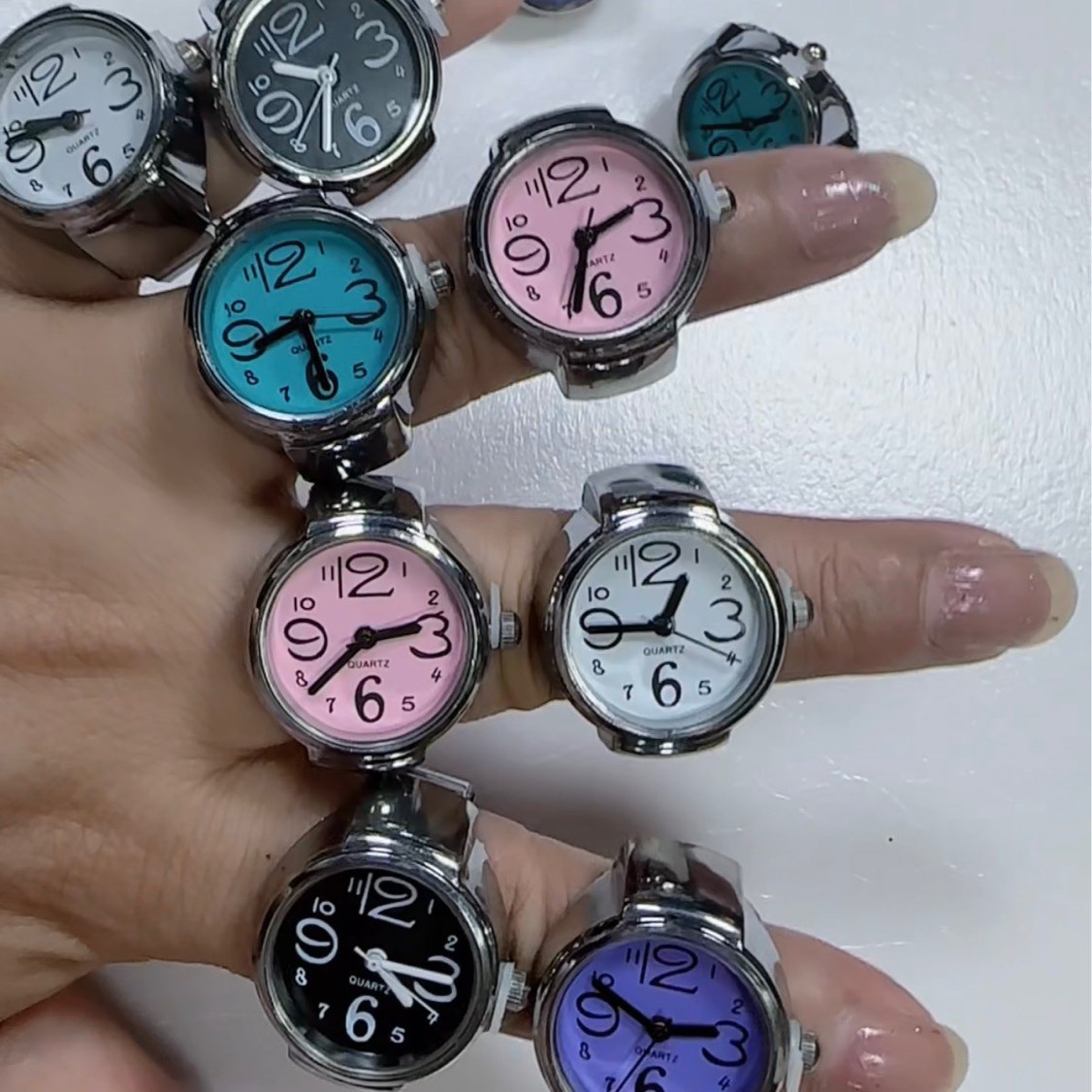 Trendy Tiktok-Style Ring Watch for Women, Korean Version, Simple and Versatile Creative Couple Finger Watch for Men