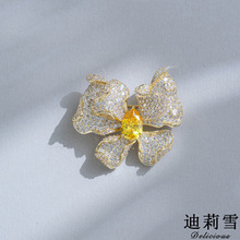 迪莉雪 暮光黄璀璨宝石蝴蝶胸针女 轻奢高级彩宝西装别针新款首饰