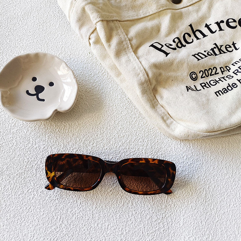 Ins gafas de sol retro para niños personalidad estilo occidental estilo cóncavo fotos decorativas gafas de sol de montura cuadrada para bebé