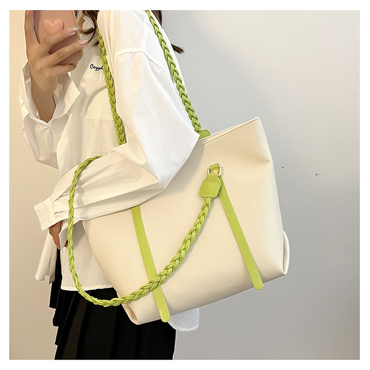 2022 New Fashion Solid Color Single Shoulder Large Capacity Totes Handbag display picture 5
