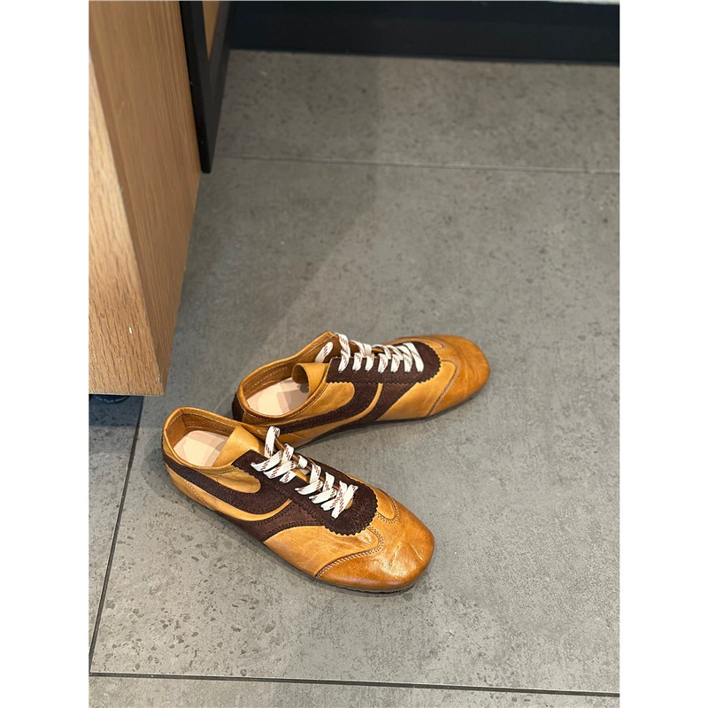 Женские кроссовки 2025 года, новая модель, оптовая продажа, из мытой конской кожи, ретро-дизайн, квадратный носок, тренировочная обувь, внутренняя подкладка, повседневные.