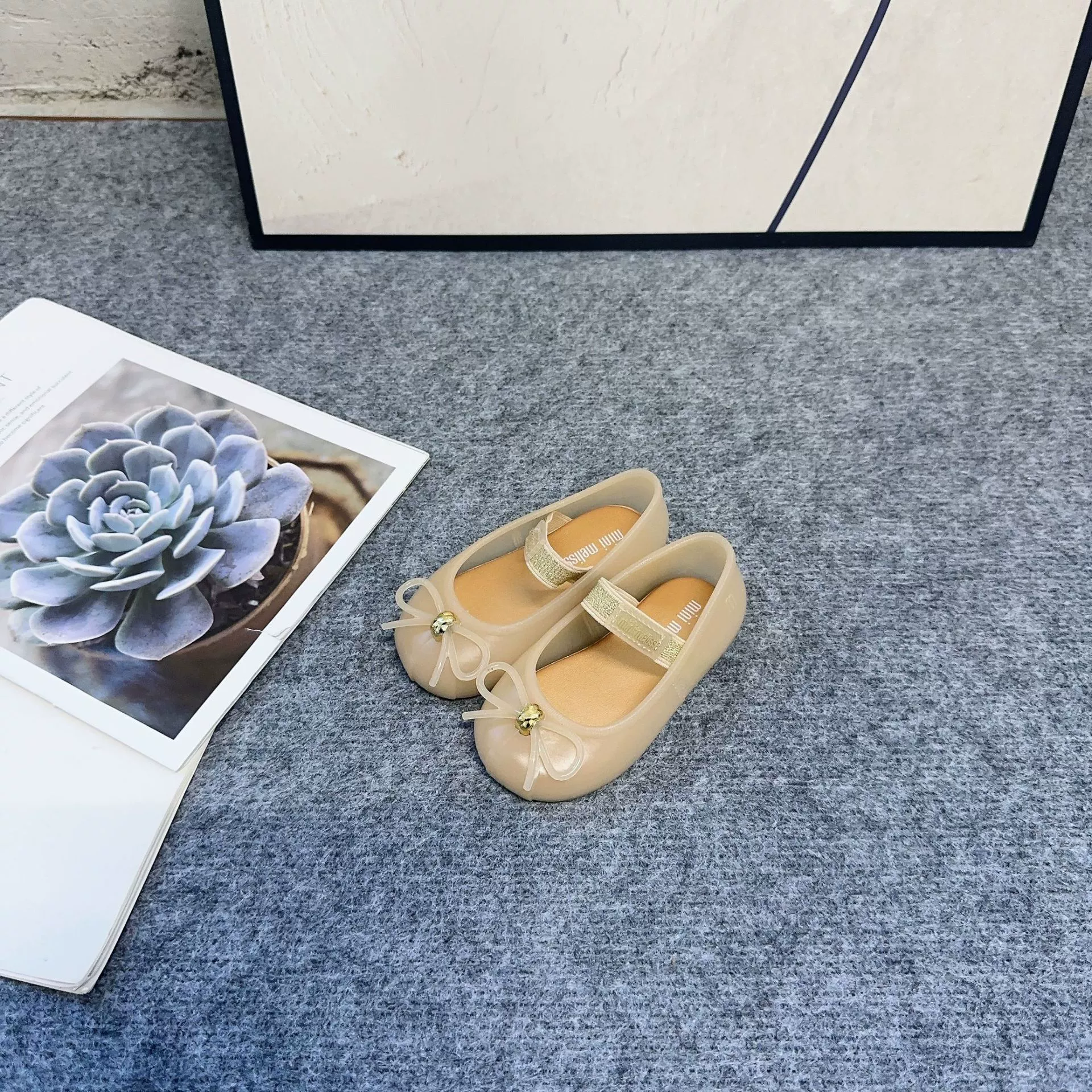 Shoes for leisure, 2024 years