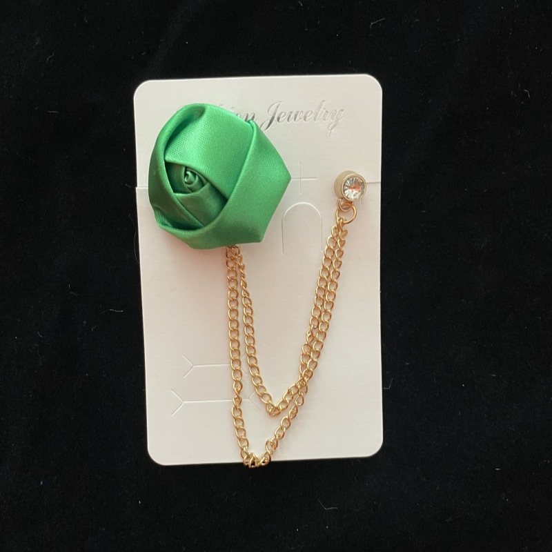Broche de flor de rosa en tela para hombre con borlas boda_voghion.com
