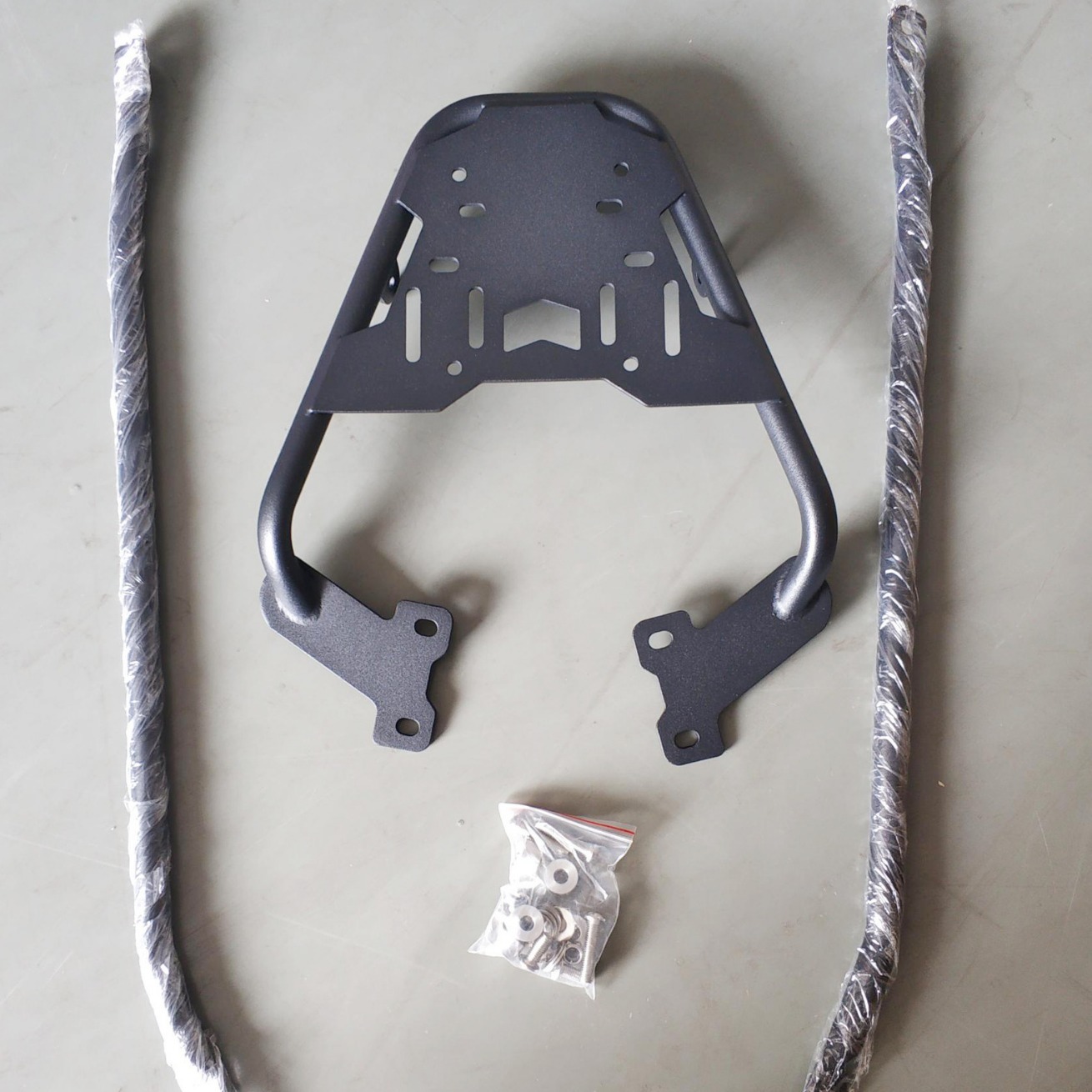 Aplicable a CB400X / CB500X modificación de la motocicleta trasera trasera de acero inoxidable negro estante trasero de equipaje universal