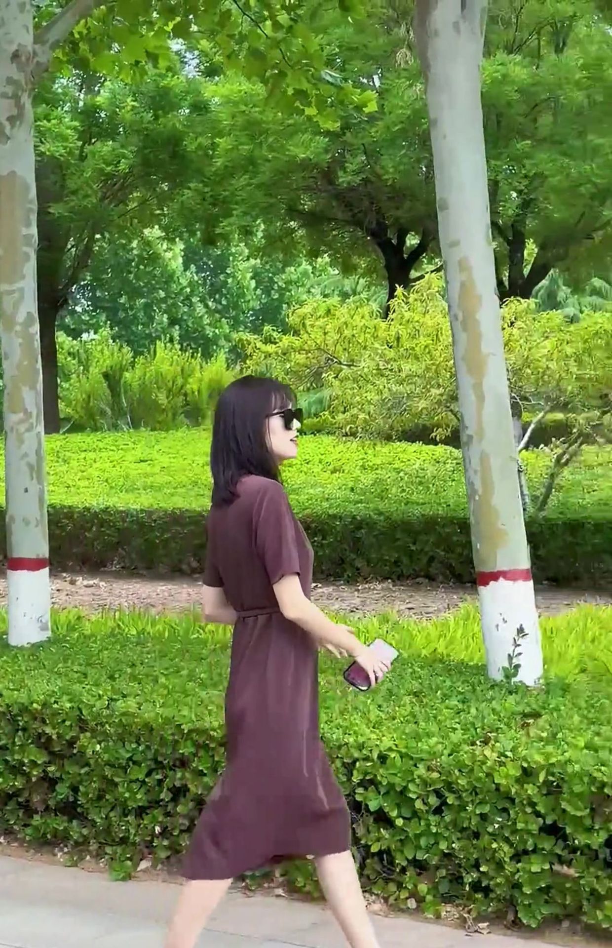 Váy liền cổ polo tay ngắn dáng suông midi màu tím kiểu Pháp – tôn dáng cho nàng thấp bé — Màu cà phê, Màu trắng chi tiết 4