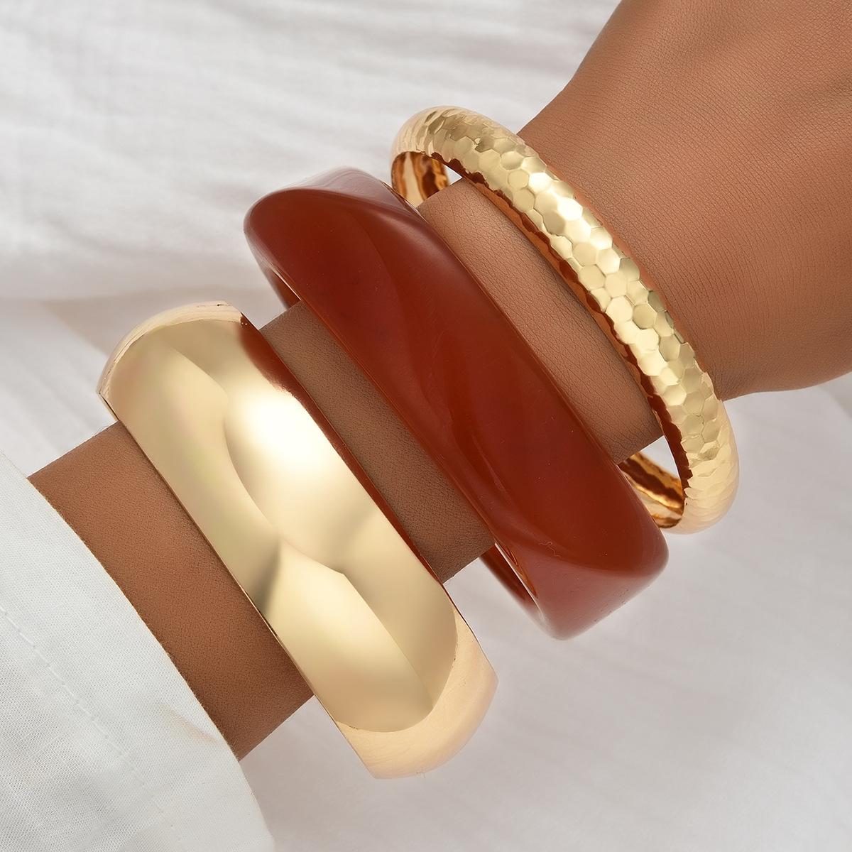 Joyas transfronterizas europeas y estadounidenses ins superpuestas pulseras de resina poligonal de moda pulseras de resina metálicas de geometría lisa