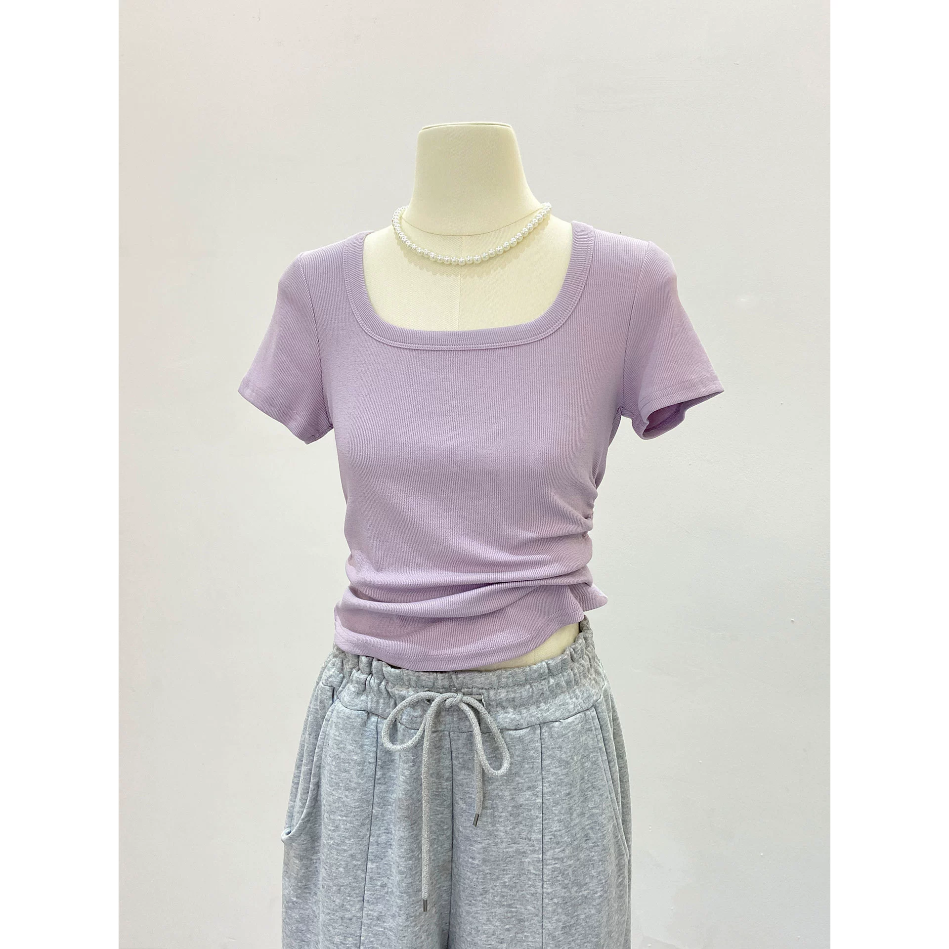 Нежный стильный короткий топ с квадратным воротником для женщин, летняя рубашка для похудения на правое плечо с талией и плиссированным дизайном, короткая