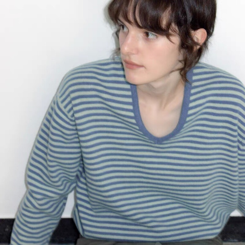 Now South Korea Dongdaemun designer M **ndal ultra-fine mernu wool V-neck striped knitted top