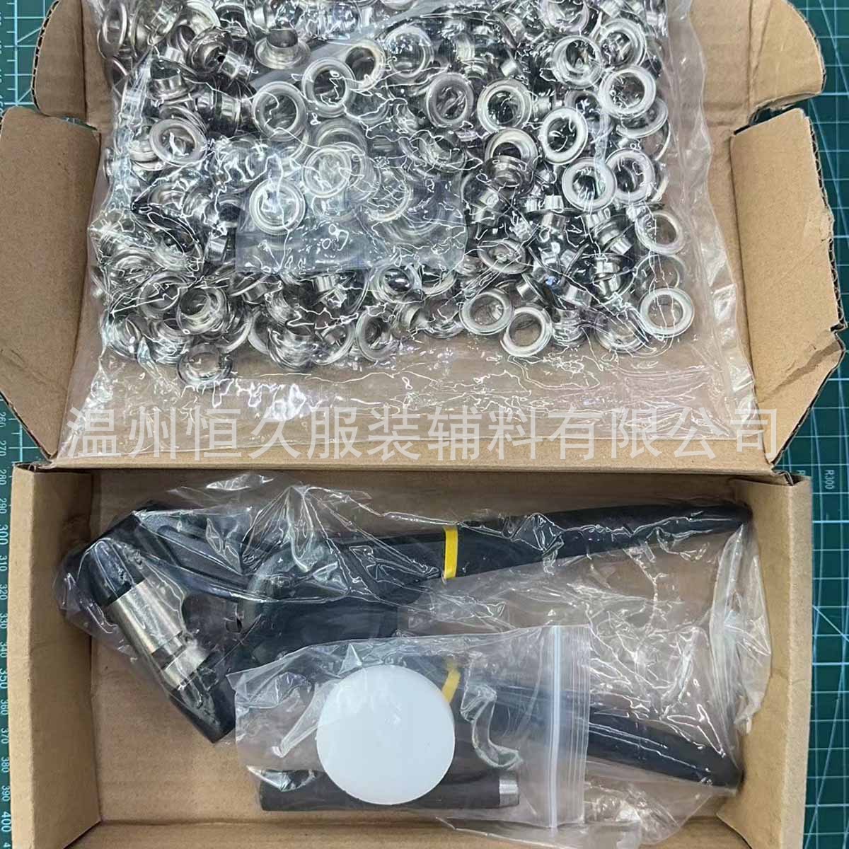 Nuevo portátil de mano de ahorro de mano de perforación hebilla Ojo de aire alicates al por mayor de tela impermeable de tela de cuero ojal alicates traje