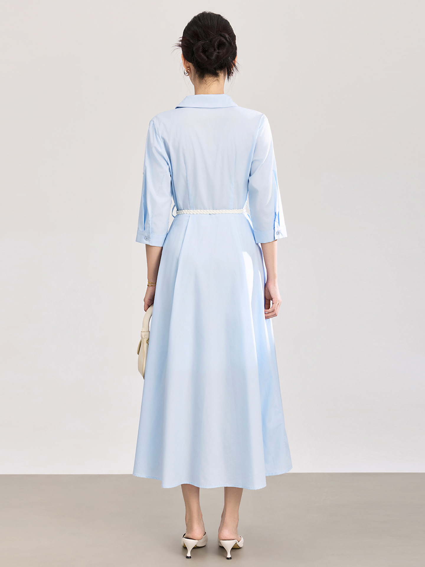 Đầm sơ mi nữ tay dài cổ ve, chất liệu tơ tằm pha cotton, dáng suông thoải mái — xanh lam