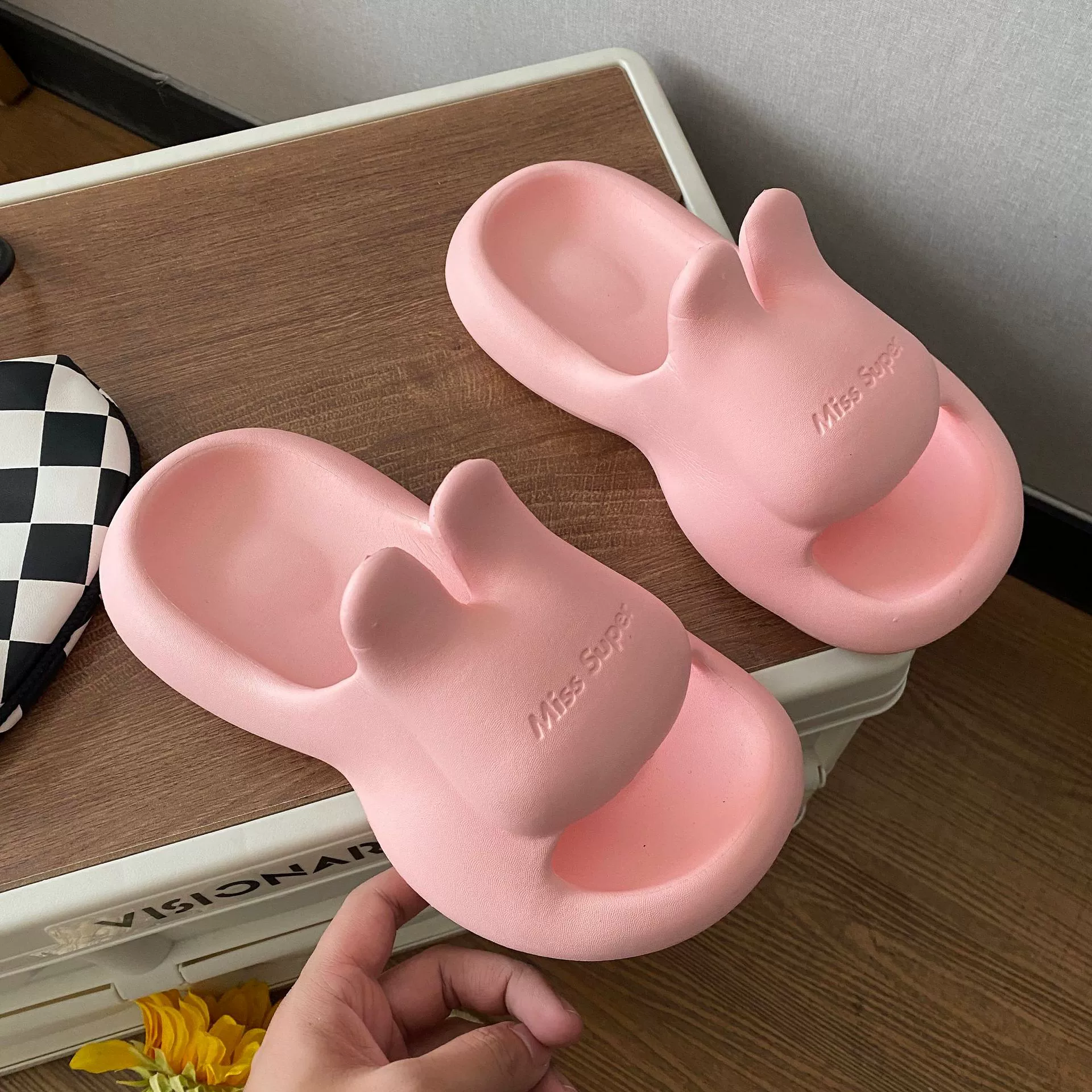 Summer rabbit, cute beach universal slippers, beach style