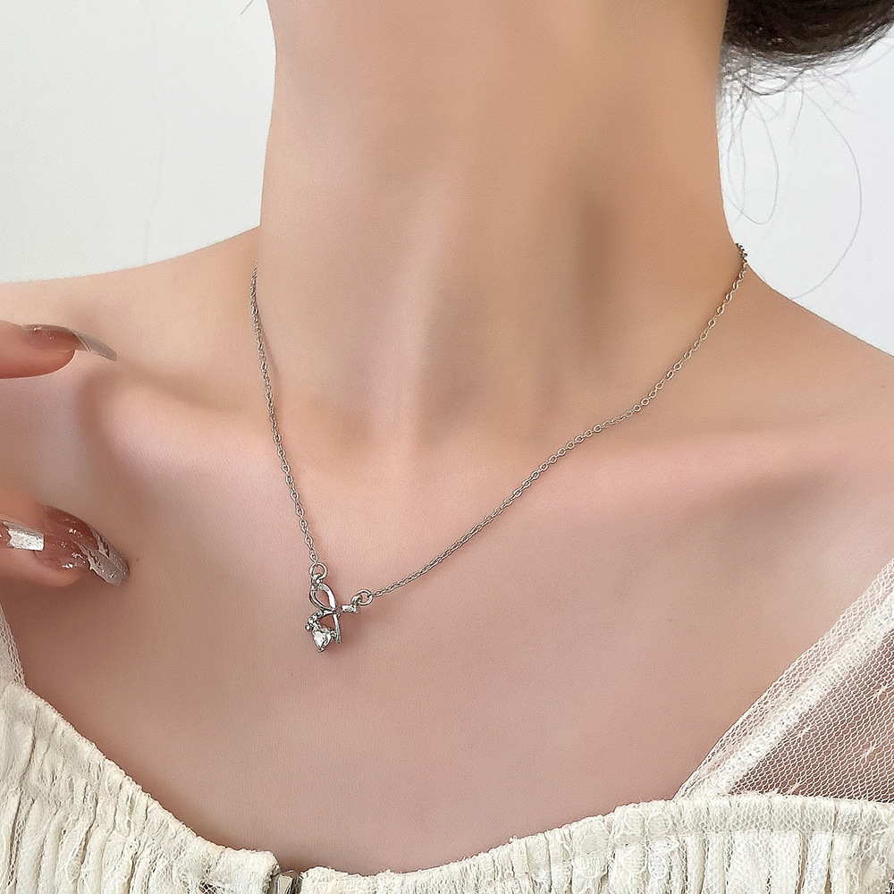 Collana con ciondolo a fiocco in zircone squisita per donna, tendenza Ins, lusso leggero, design di nicchia, stile giapponese e coreano._voghion.com
