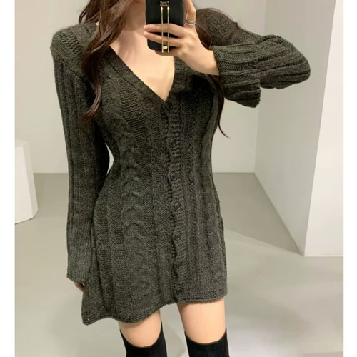 A lightweight, chic Korean-inspired youthful style V-neck linen pattern one-button open front design knit dress with slits at the sleeves