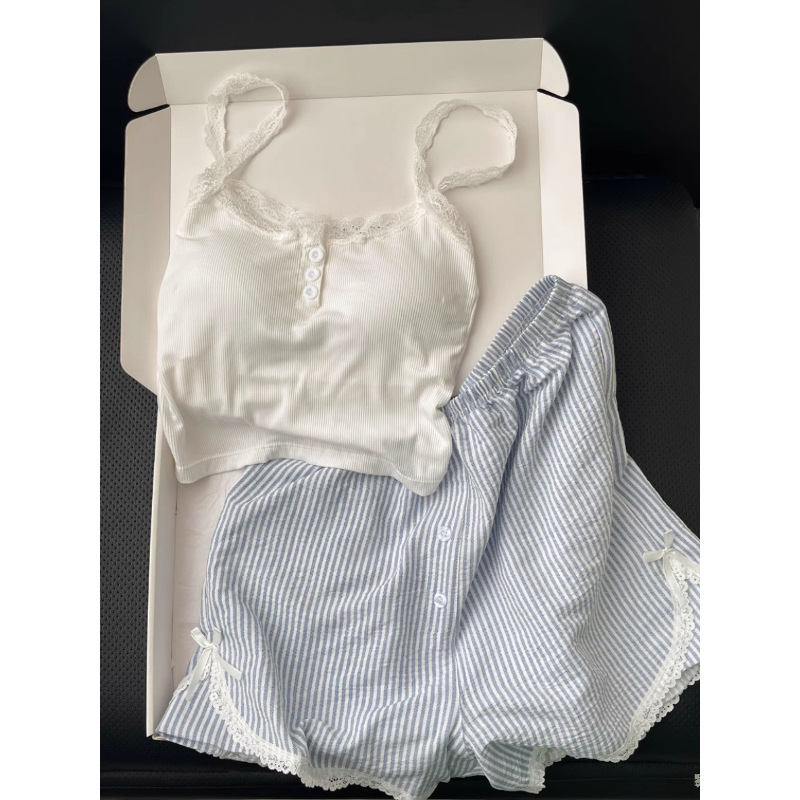 Pijama de tirantes de encaje blanco con almohadilla para el pecho, verano para mujer 2025 nuevos pantalones casuales, traje exterior de moda de celebridades de Internet