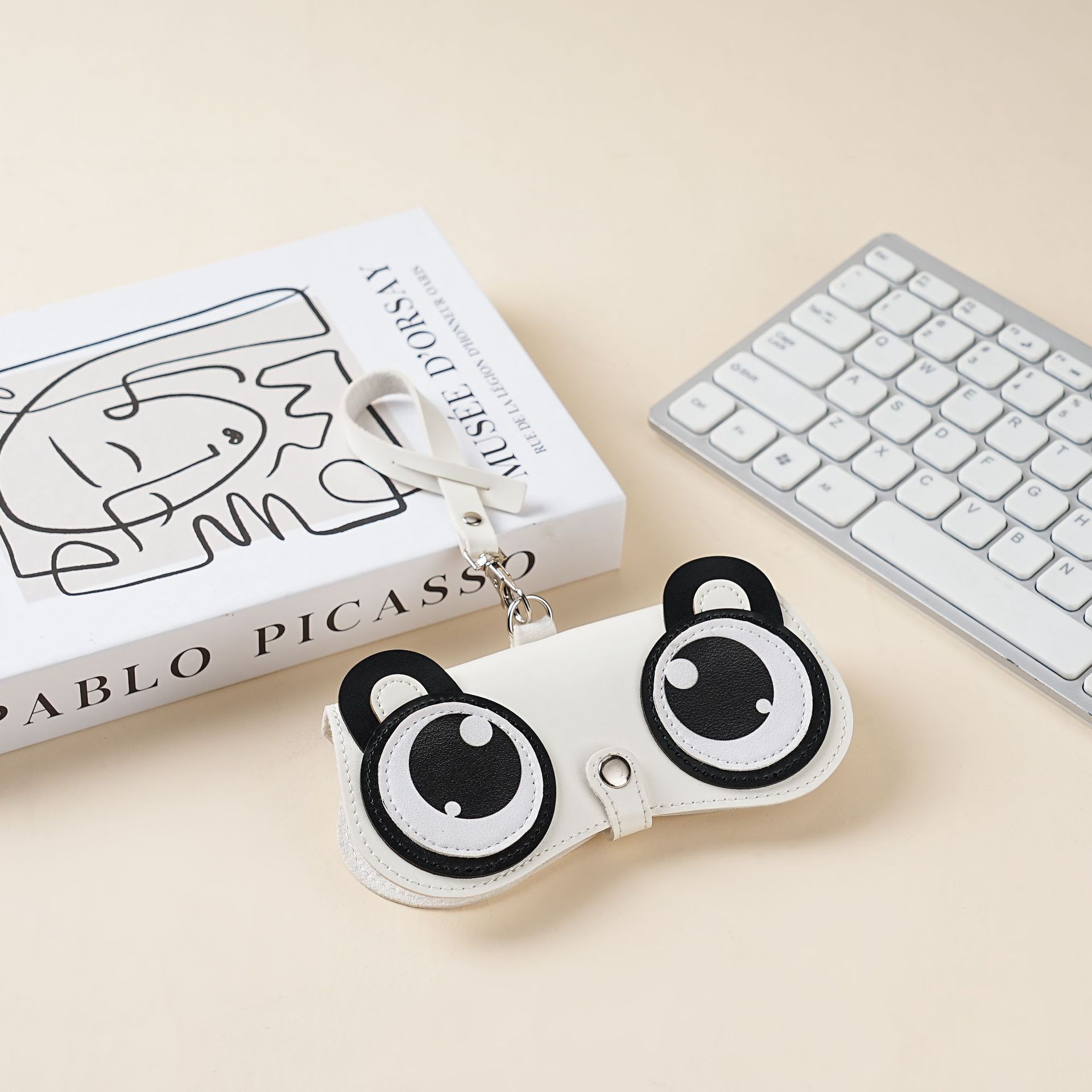 Cartoon cute glasses clipins moda gafas de sol bolsa portátil gafas de sol caja protector bolsa para hombres y mujeres colgante