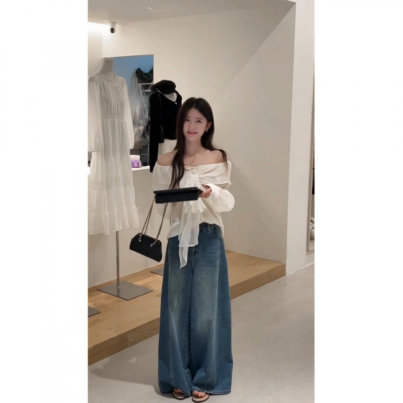Early autumn Korean-style off-shoulder top with gentle ribbons and a one-shoulder design, new versatile wide-leg jeans, a gentle and beautiful outfit Early autumn Korean-style off-shoulder top with gentle ribbons and a one-shoulder design, new versatile wide-leg jeans, a gentle and beautiful outfit