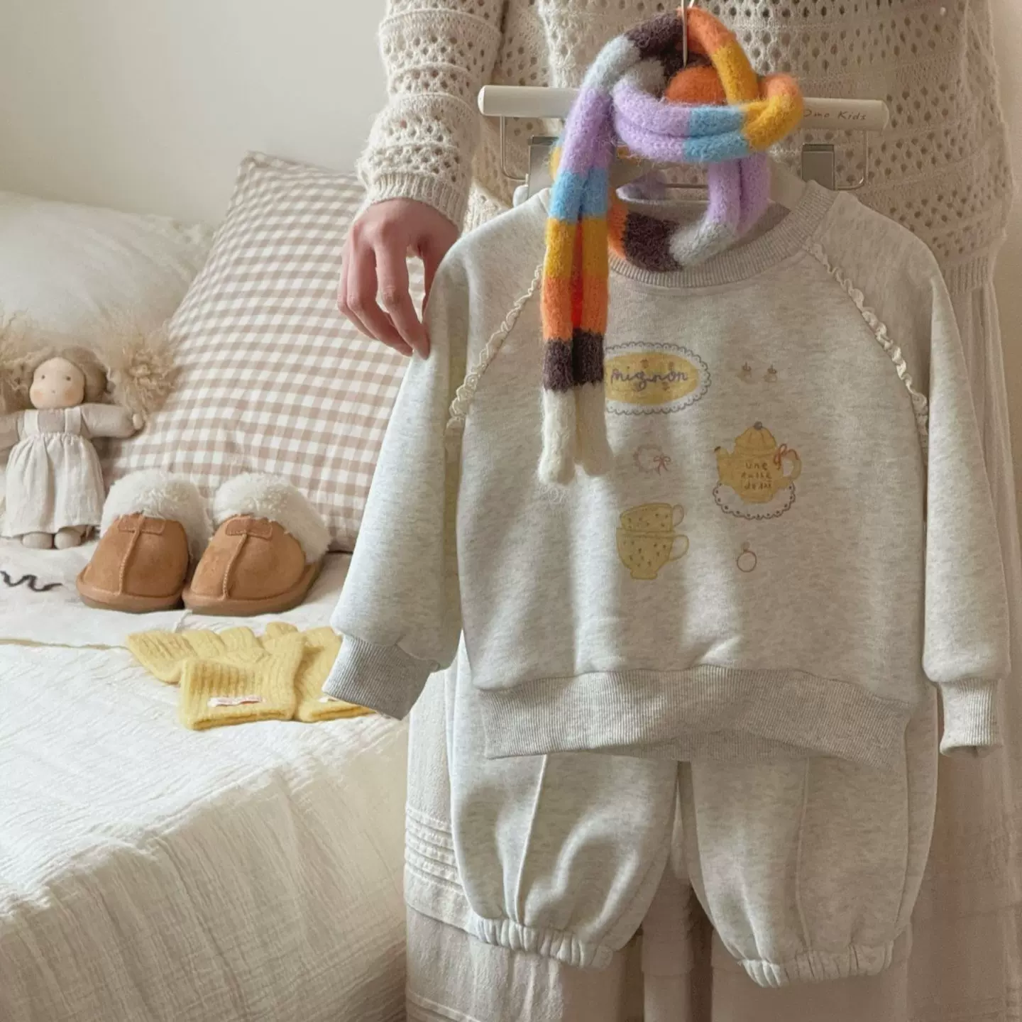 女童韩版加厚卫衣2025深秋冬新款儿童可爱百搭花边印花套头衫