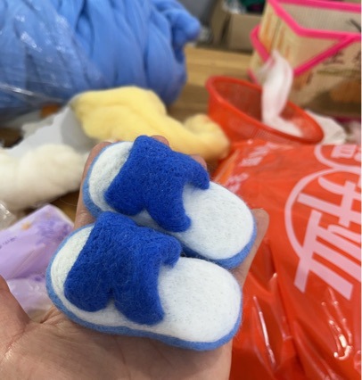 羊毛毡鞋子猫薄荷宠物猫玩具跨境热销挂件包挂成品