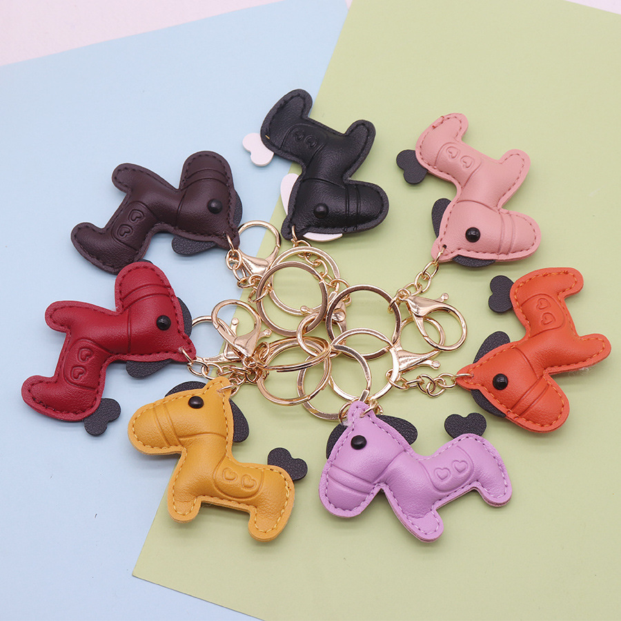 Inmediatamente rico lindo pony llavero colgante pareja bolso de cuero colgante coche eléctrico llave colgante de dibujos animados