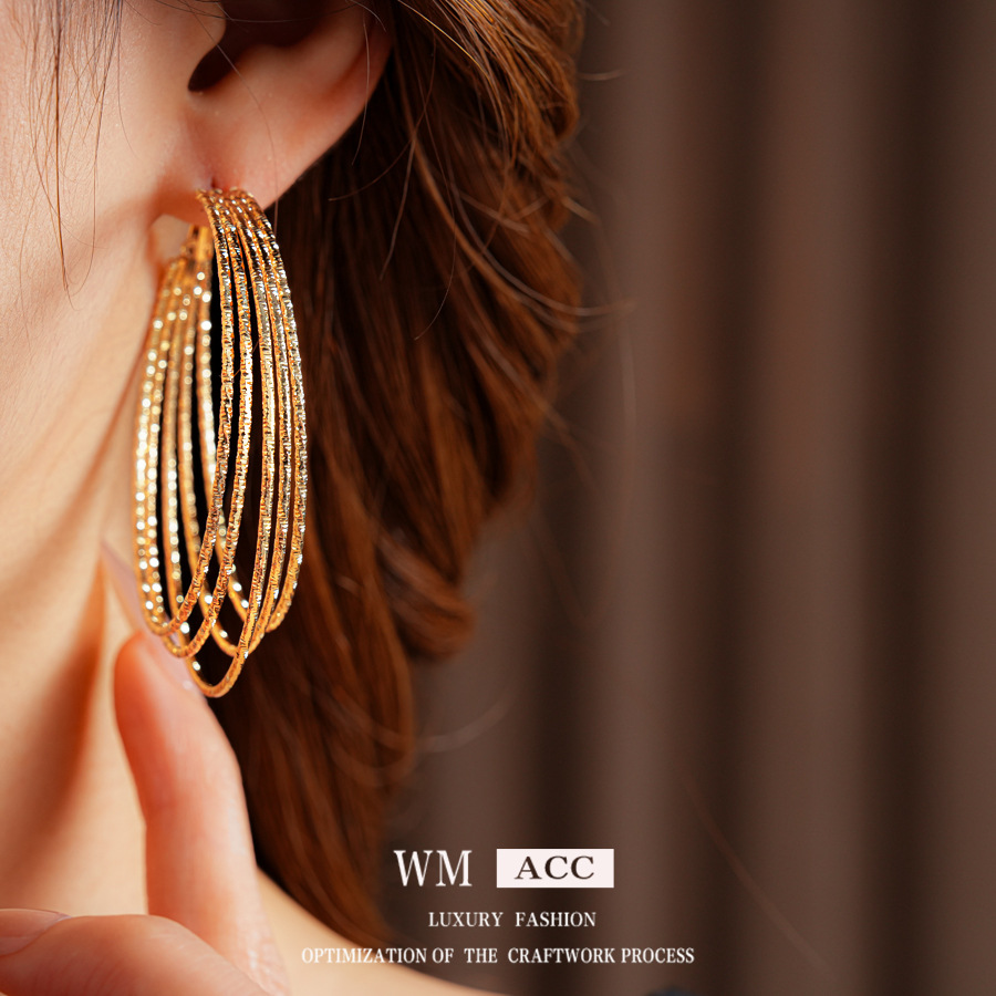 Viento frío, aretes redondos multicapa, anillo de aretes, estilo simple, personalidad, pernos de aretes, temperamento de alta calidad, aretes de aretes