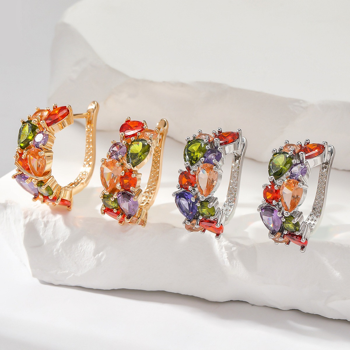 La moda coreana de los pernos de orejas Europa y los Estados Unidos venta caliente de bronce de cristal pendientes de cristal de color pendientes de orejas transfronterizas joyas de orejas al por mayor