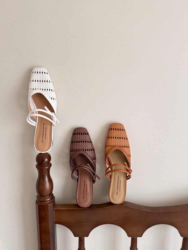 Dép sandal nữ da cừu mũi vuông gót thấp quai chữ V phối màu — màu nâu, Màu cà phê đậm, màu trắng ngà chi tiết 31
