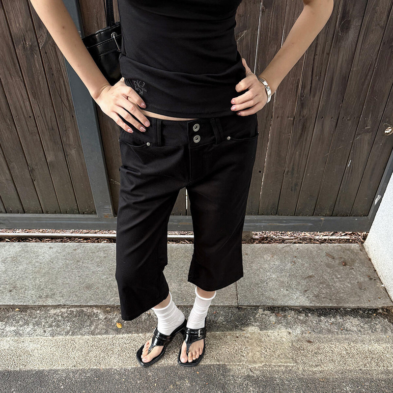 Millennial-style retro rivet horsebit capri pants for women, 2026 autumn/winter low-waist slightly flared denim equestrian pants Millennial-style retro rivet horsebit capri pants for women, 2026 autumn/winter low-waist slightly flared denim equestrian pants